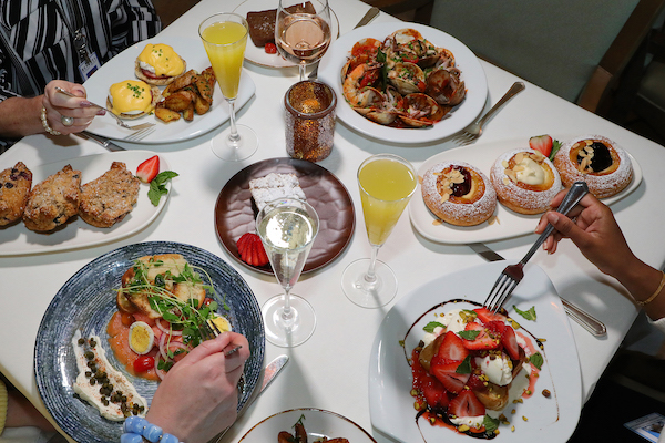 IMG_7633 brunch-table-drinks-food